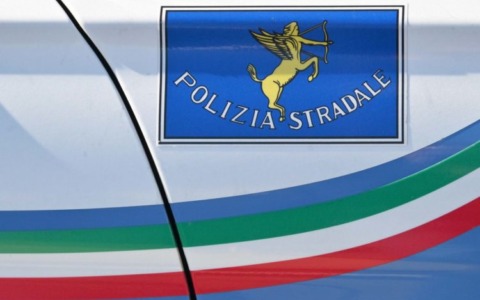 La Polizia di Stato sanziona un’officina abusiva nella città di Vercelli