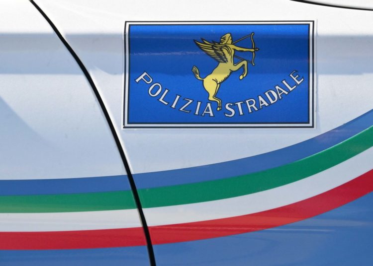 La Polizia di Stato sanziona un’officina abusiva nella città di Vercelli