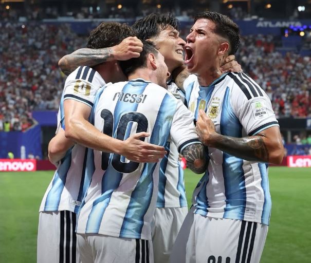 L’Argentina rimonta trascinata da Messi: da 0-2 a 3-2, Egitto k.o.