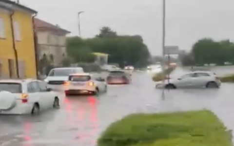 Le immagini del Mantovano colpito dal maltempo: alberi caduti, blackout e strade allagate