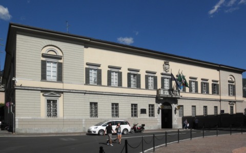 Lecco, aggredite due dipendenti comunali a Palazzo Bovara: responsabile preso a schiaffi