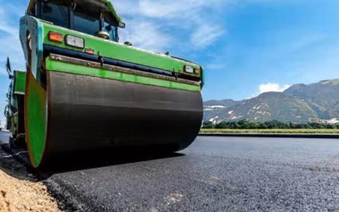 Lecco, lavori in via Puccini a Maggianico: strada chiusa per due mattine