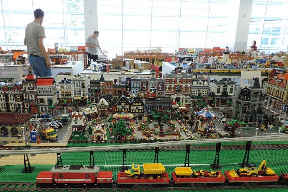 Lecco si colora di mattoncini Lego: torna l’evento ItLUG al Politecnico