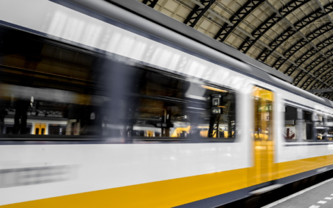 L’estate calda di Ferrovie dello Stato: cantieri sull’Alta Velocità e stallo sulle nomine