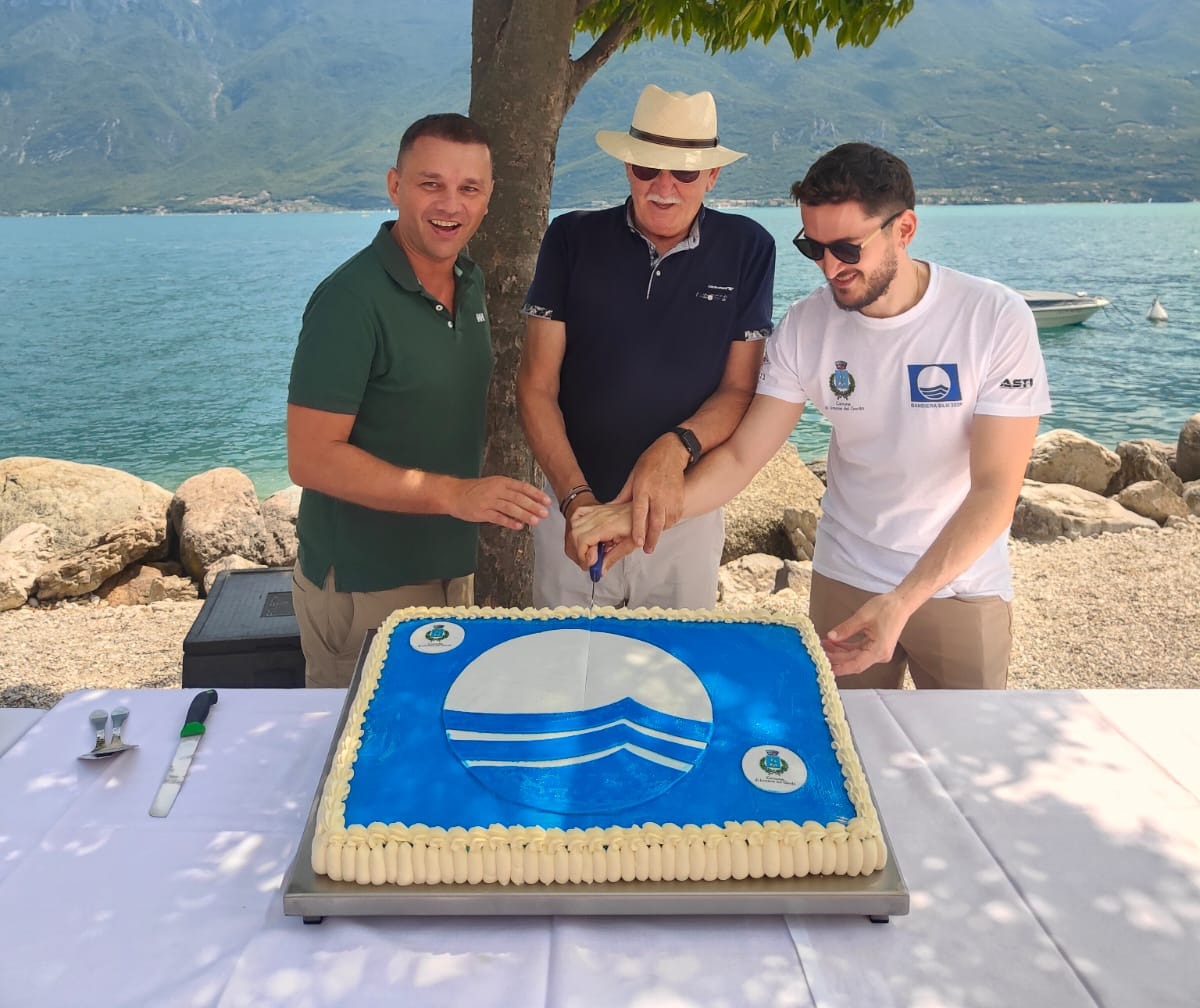Limone sul Garda celebra la Bandiera Blu 2026, inaugurato il nuovo gommone di salvatggio