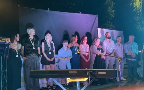 Liscate applaude i talenti: Beatrice Peluso vince «Una voce per Liscate»