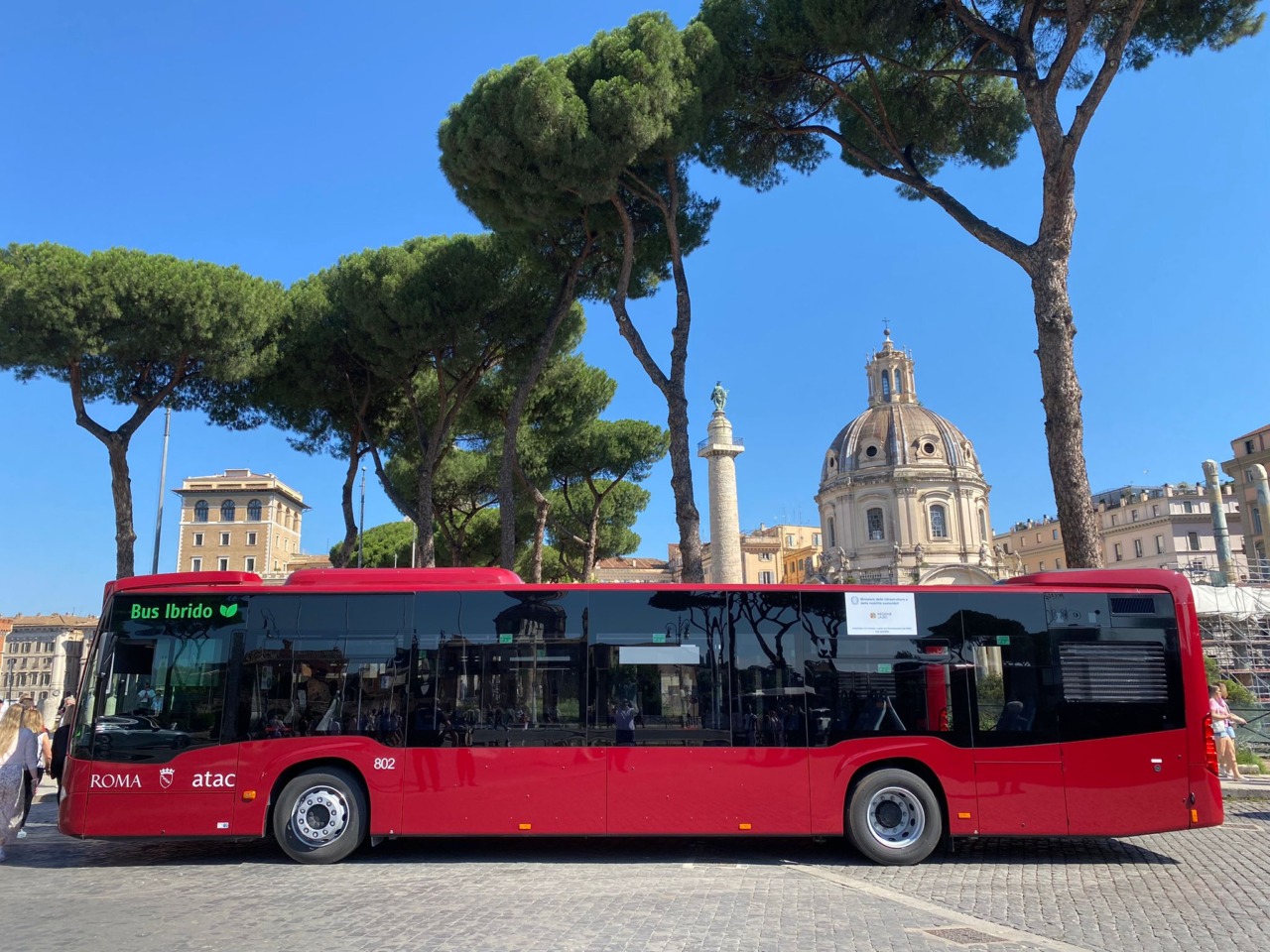Malore per un autista Atac, sbanda e travolge sette veicoli