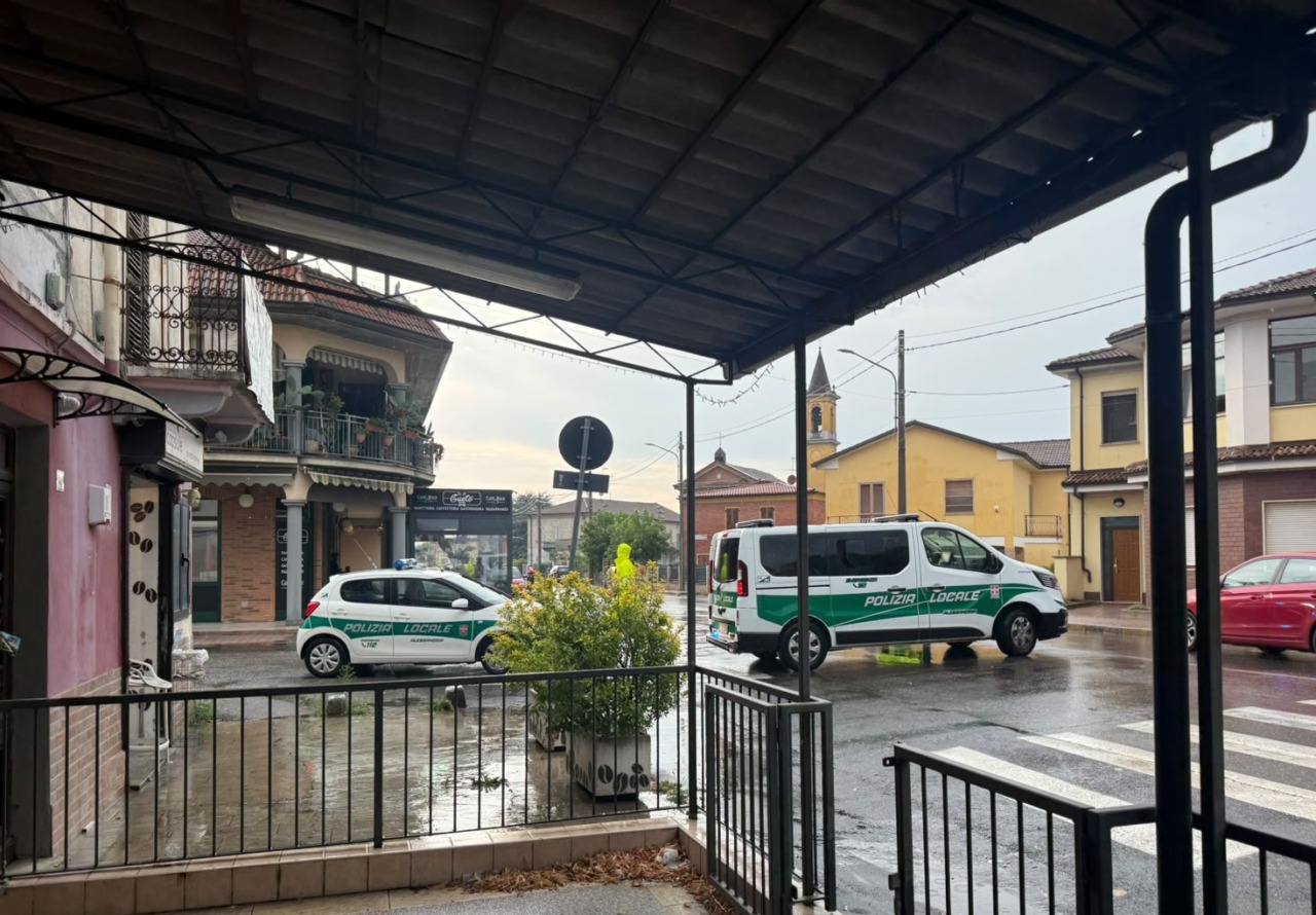 Maltempo: chiusa via Genova a Spinetta Marengo. Alberi abbattuti e tetti scoperchiati in diverse zone della provincia