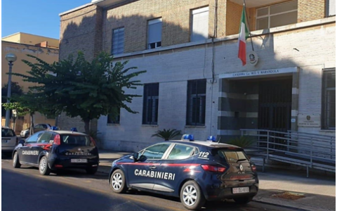 Maltrattamenti ai genitori, 24enne allontanato da casa con braccialetto elettronico