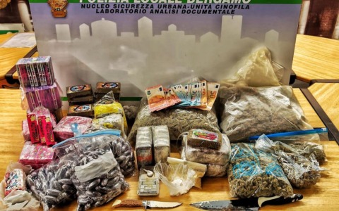 Maxi blitz tra le via Gasparini e Bono: sequestrati 16 chili di droga, un arresto