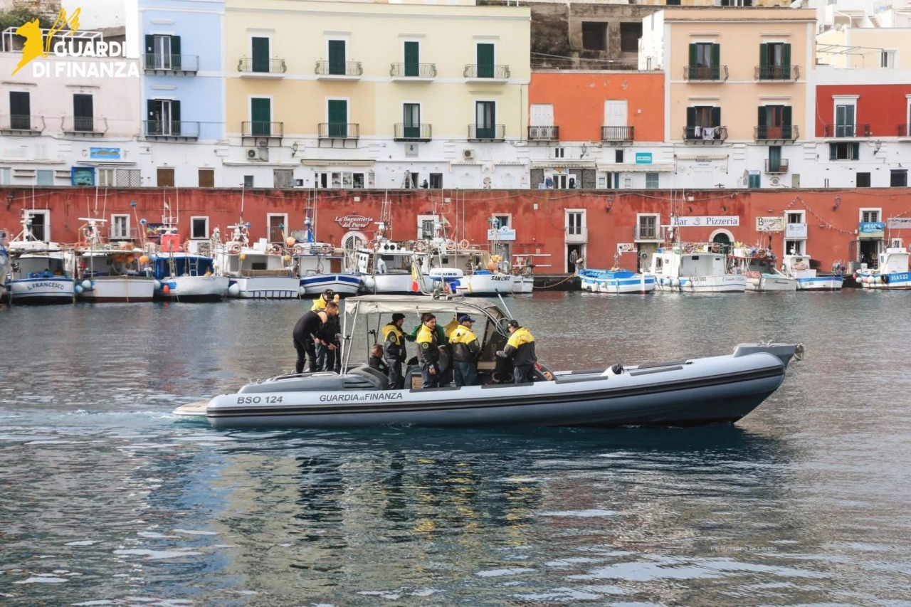 Maxi blitz nel weekend nelle isole pontine