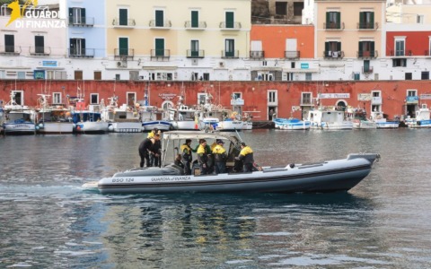 Maxi blitz nel weekend nelle isole pontine