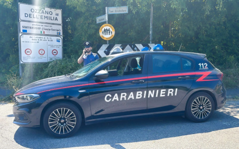 Minacce con un’ascia per rubare uno zaino: tentata rapina in strada a Ozzano dell’Emilia
