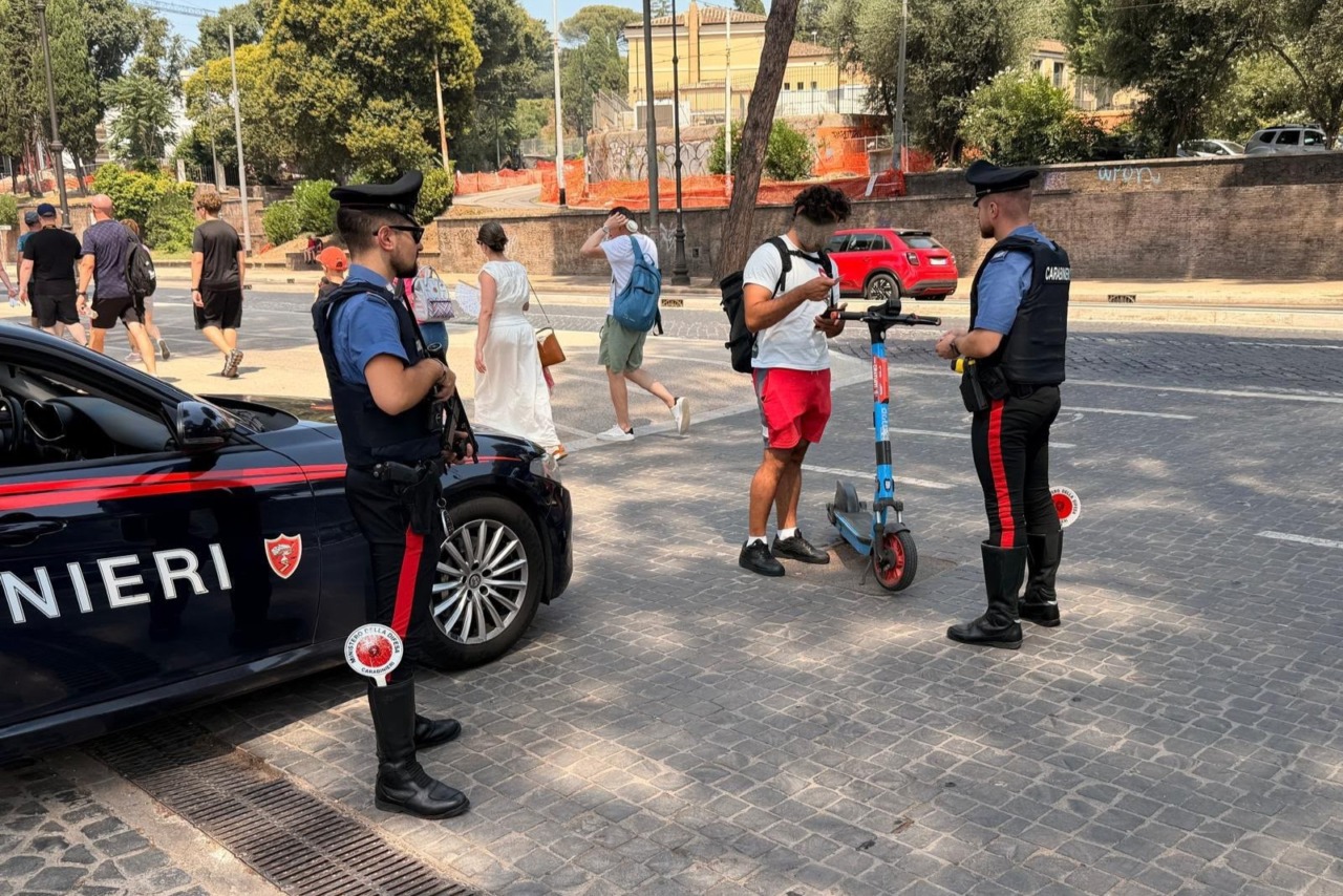 Monopattini osservati speciali, oltre 8mila euro di multe dei Carabinieri