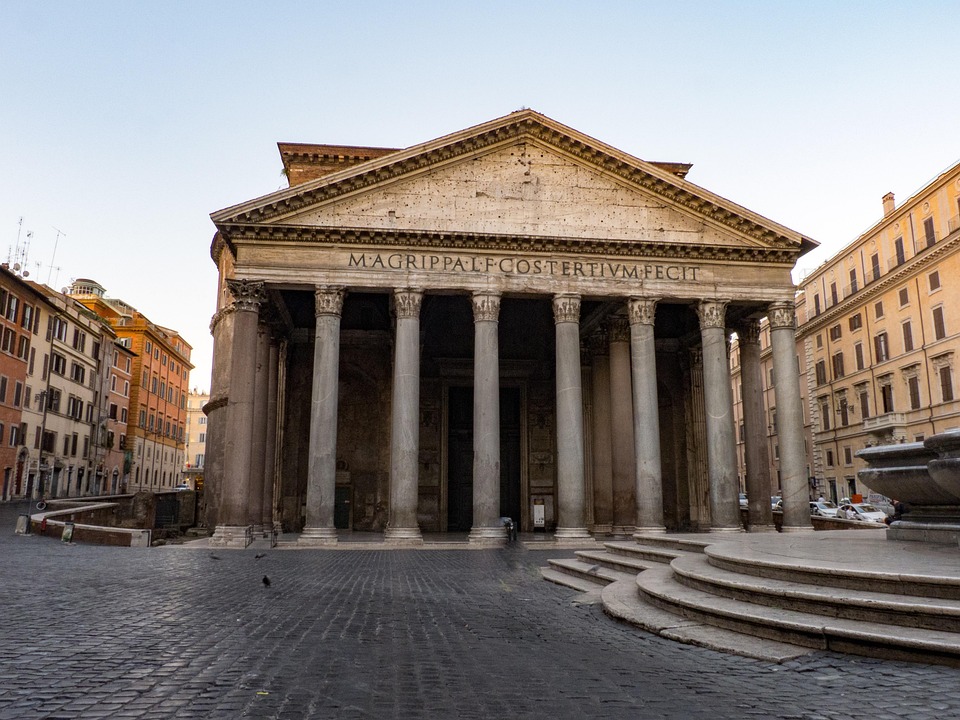 Monumenti aperti più a lungo ad agosto: al via la sperimentazione tra Roma e Milano