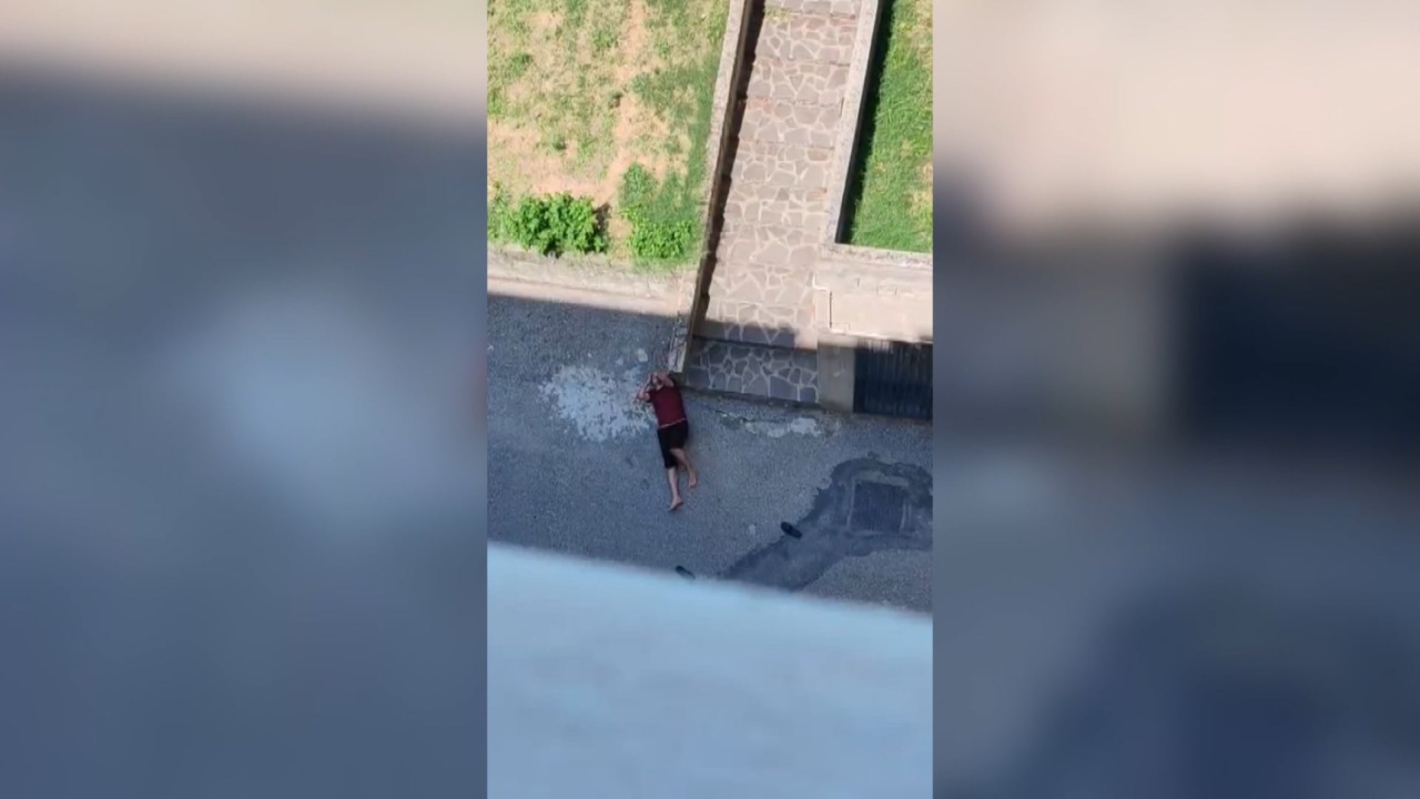 Morte Fakir, i video dei residenti acquisiti dalla Procura