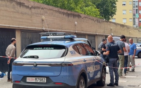 Morto al Pilastro, la questura: “Le bodycam degli agenti a disposizione della Procura”