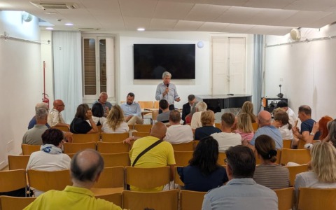 Movida e mercato cittadino a Sestri, il Comune incontra i residenti