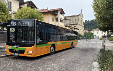 Mozzo, bonus trasporti per gli studenti: sconti fino a 80 euro per chi prende Atb o Arriva