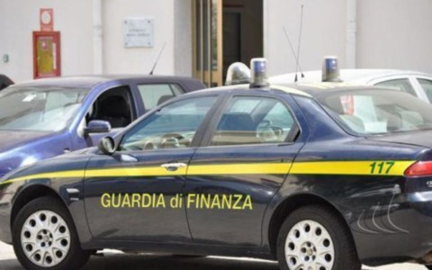 Narcotraffico, smantellata organizzazione italo-albanese e sequestrati 4,5 chili di marijuana