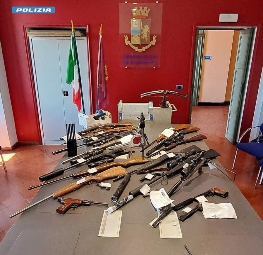 Nascondeva un arsenale in casa: arrestato