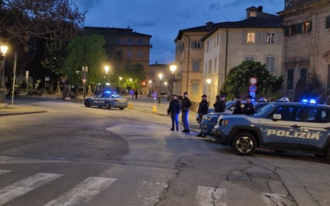 Non si ferma all’alt della Polizia, fermato dopo una fuga rocambolesca