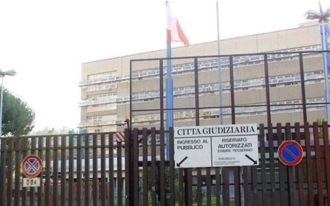 Non si rassegna alla fine della storia e violenta la ex, condannato a sette anni e mezzo