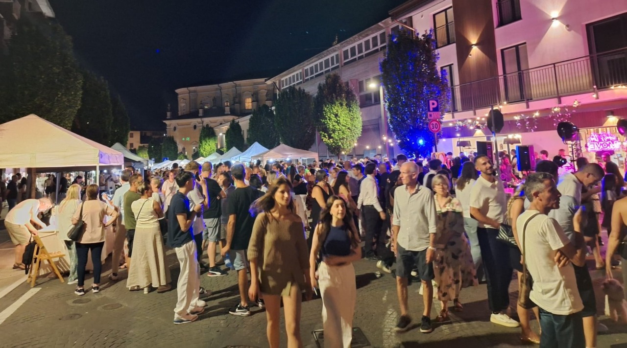 “Notte bianca”, in migliaia invadono il borgo