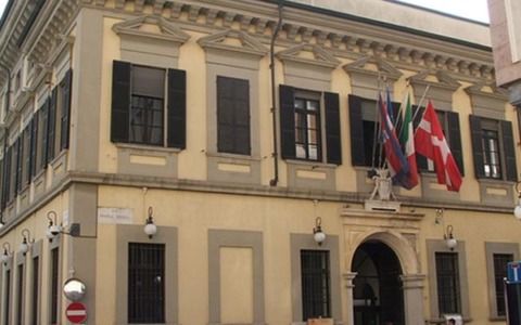 Novara, respinta la mozione contro De Grandis: maggioranza salva, ma emergono tensioni interne