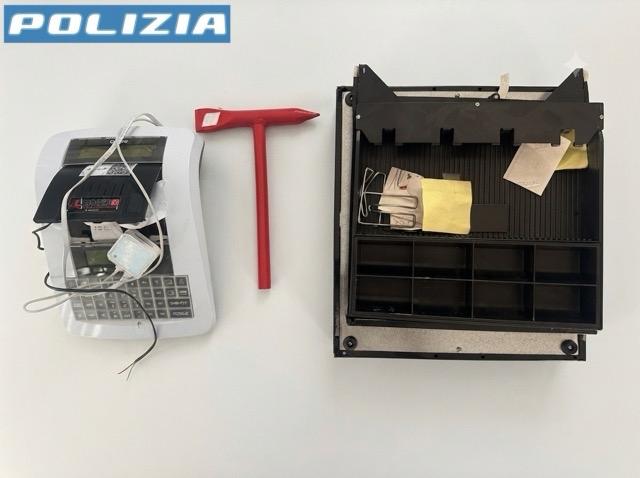 Nuova spaccata in via Spaventa, fermato il presunto autore grazie a una segnalazione con l’app YouPol