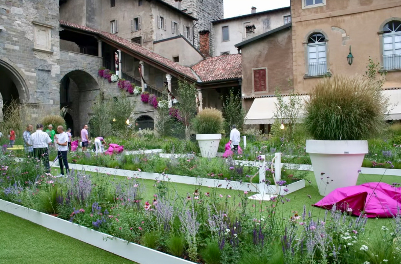 Nuovi dehors in Piazza Vecchia: raggiunto l’accordo, si parte a settembre con “I Maestri del Paesaggio”