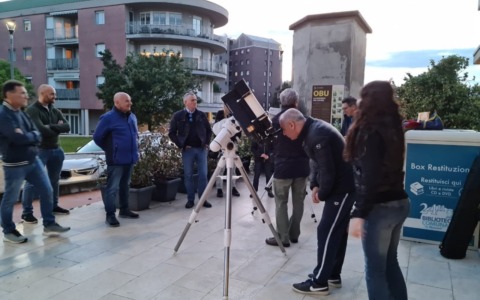 Odi et Luna: una serata per ammirare il nostro satellite tramite la scrittura