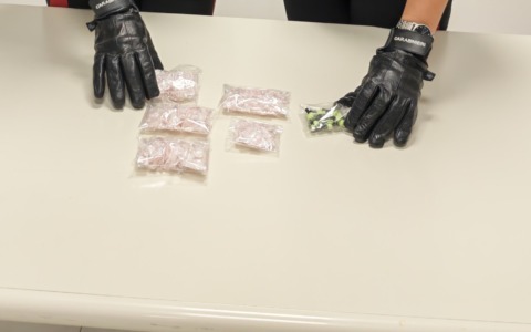 Oltre 250 dosi di droga addosso pronte per lo spaccio, arrestato uomo di 41 anni