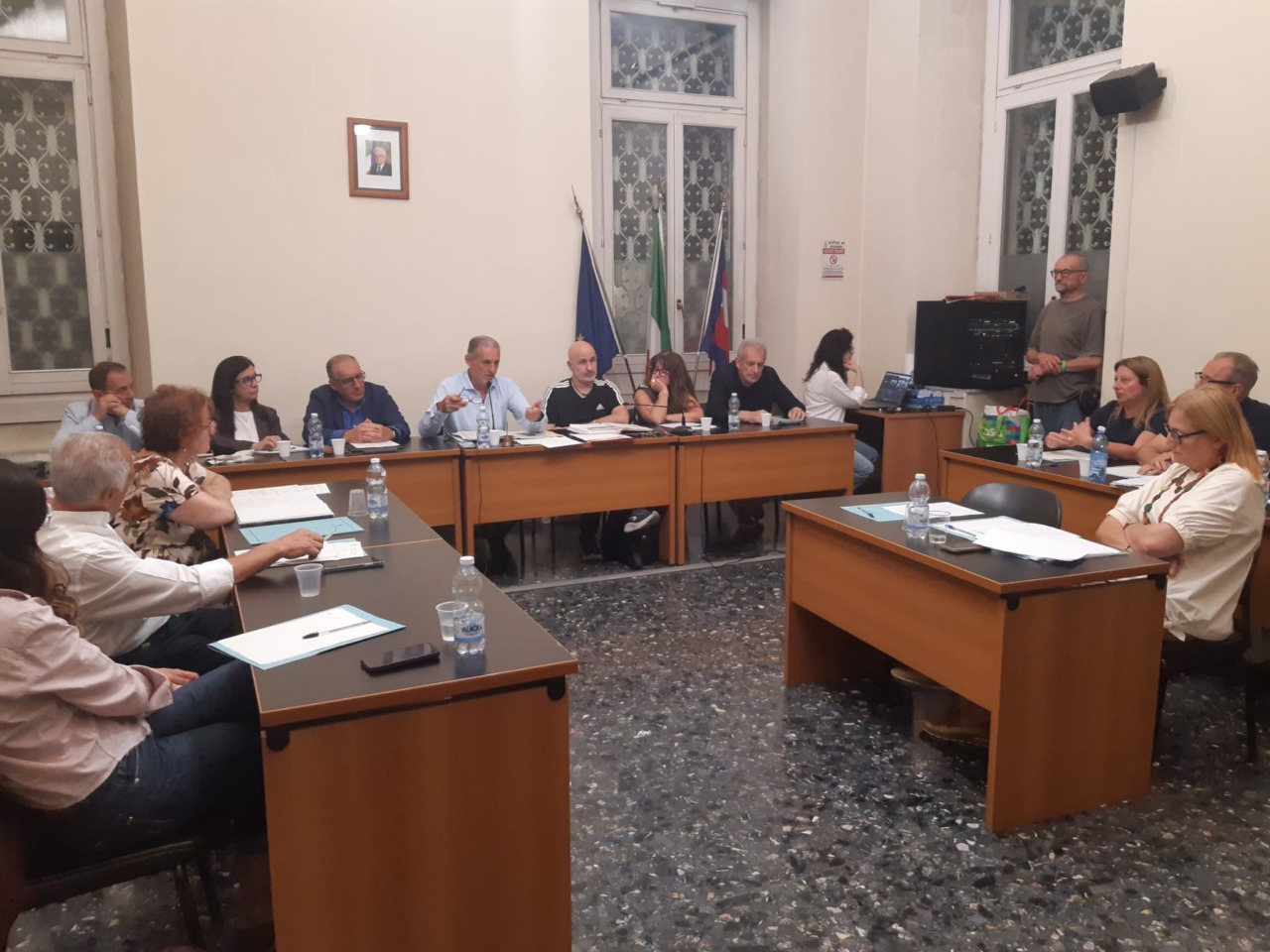 Ovada, il consiglio fa squadra: doppio voto unanime su ferrovia ed ex Lai