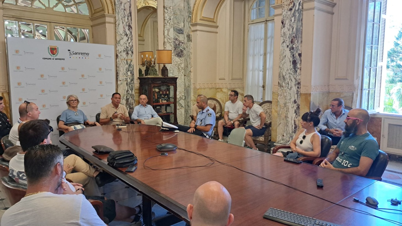 Palazzo Bellevue e commercianti al tavolo per programmare la stagione estiva
