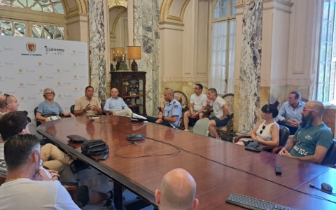 Palazzo Bellevue e commercianti al tavolo per programmare la stagione estiva