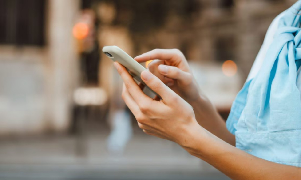 Palpeggia due ragazze e le deruba a Mantova, 21enne beccato grazie al GPS del telefono rubato