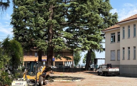 Partiti i lavori al cortile della scuola primaria del centro di Casatenovo