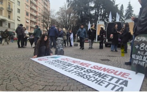 Pfas, il comitato Ce l’ho nel sangue: “Non basta contare i malati, serve capire perché ci si ammala”