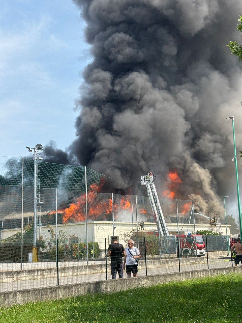 Piscina, il sindaco annuncia in Aula: “Demolizione entro fine anno (si spera)”