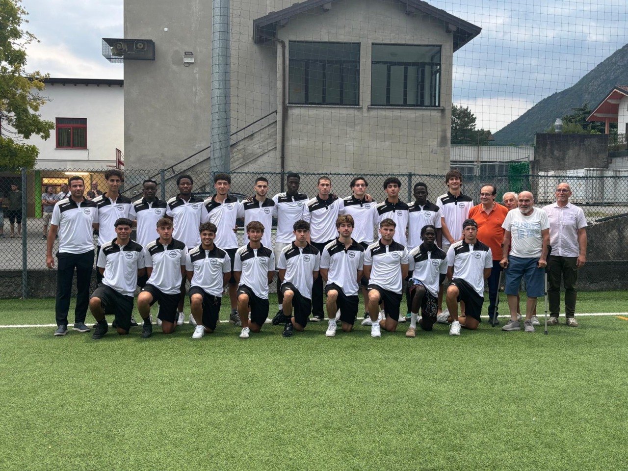 Polisportiva Valmadrera: presentata la Prima Squadra e premiato Mario Anghileri, pilastro della società