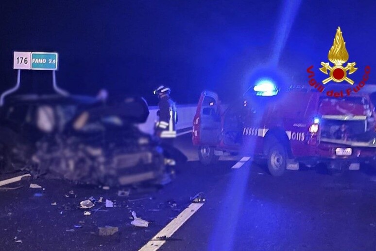 Prende la A14 contromano e si schianta contro una famiglia bergamasca: incidente nelle Marche