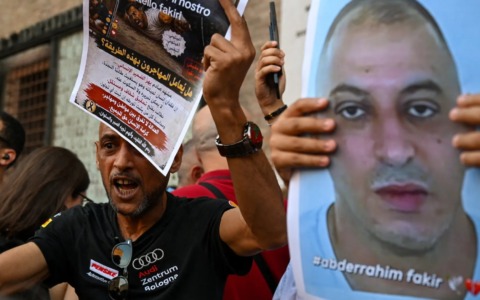 Presidio per Fakir di fronte al Comune di Bergamo: «Non abituiamoci all’indifferenza»