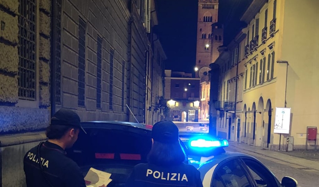 Prima non paga la cena al ristorante, poi viene sorpreso a rubare su un’auto in un cortile condominiale