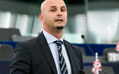 Procaccini (FdI-ECR): “La memoria di Moro impone verità, estradare il brigatista è un dovere”