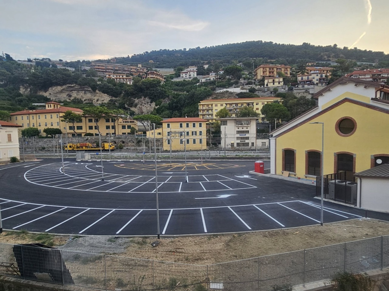 Pronti i nuovi 70 posti auto di via San Secondo. Serviranno Casa di comunità e non solo