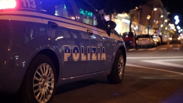 Rapina un negozio a Ivrea e aggredisce i poliziotti: arrestato un 22enne