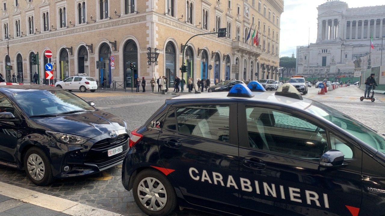 Rapine violente in strada, arrestati due scippatori dai carabinieri