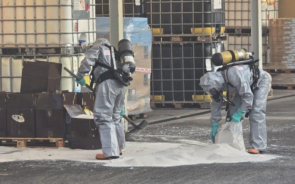Reazione chimica in un’azienda di plastiche, intervengono i Vigili del Fuoco