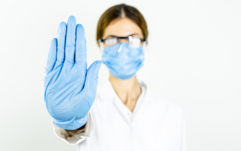 Reintegrare i medici no-vax? Per l’Ordine di Novara «un’offesa a chi è morto durante la pandemia»